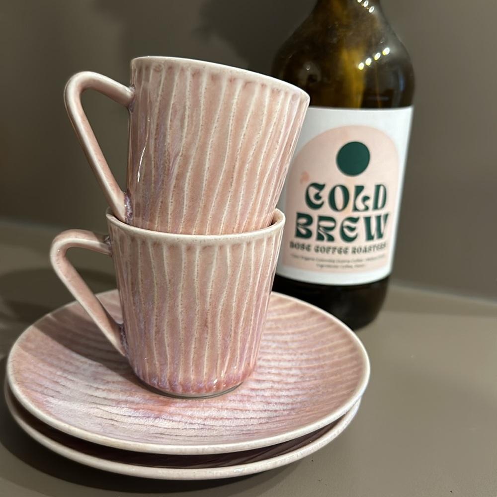 2 espresso cups with saucer plates pink